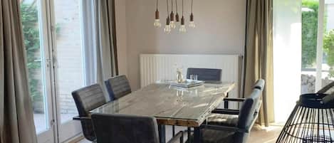 House | Dining