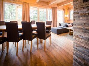 Chalet | Dining