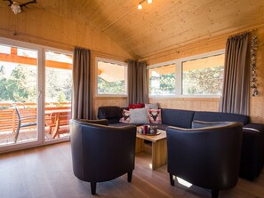 Chalet | Living room - Chalet in Alps Near Ski Slopes & Sauna (Stadl-Predlitz)