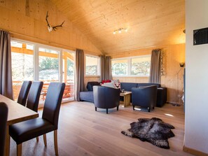 Chalet | Living area - Chalet in Alps Near Ski Slopes & Sauna (Stadl-Predlitz)