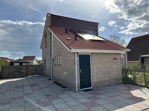 House | Exterior - Bungalow in Breskens Near Beach & Lighthouse (Breskens)