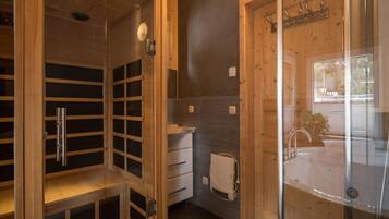 Chalet | Bathroom | Hair dryer