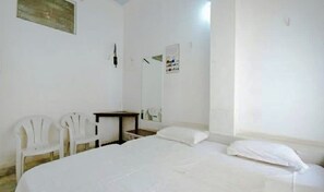 Deluxe Double Room | Free WiFi, bed sheets - Goroomgo Lalghat Haveli Udaipur (Udaipur)