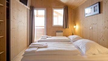 Chalet | 4 bedrooms, individually furnished, bed sheets