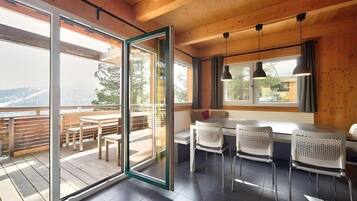 Chalet | Dining