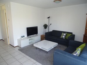 House | Living area - Bungalow in Breskens Near Beach and Lighthouse (Breskens)