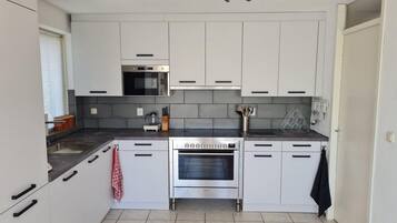 Ferienhaus | Eigene Küche | Wasserkocher, Hochstuhl