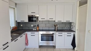 Maison | Cuisine privée | Bouilloire électrique, chaise haute