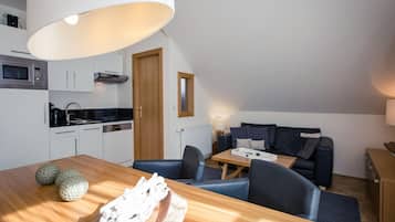 Apartment | Private kitchen | Electric kettle, toaster