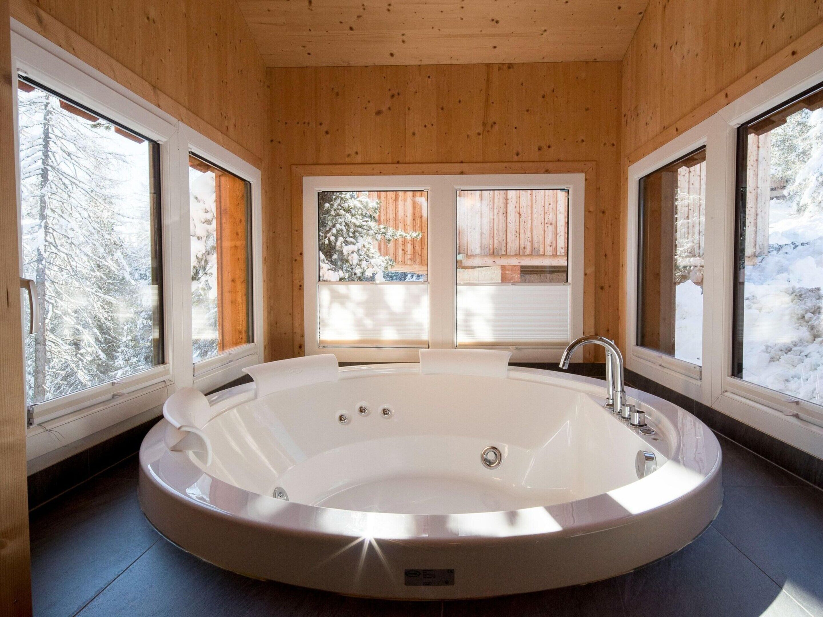 Chalet | Bathroom | Bathtub
