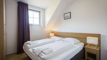 Apartment | 3 bedrooms, individually furnished, bed sheets