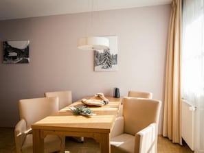 Apartment | Dining - Apartment in Alps Near Ski Slopes (Stadl-Predlitz)