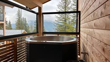 Chalet | Bathroom | Bathtub
