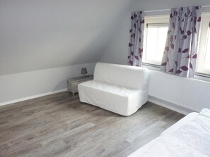 House | 3 bedrooms, individually furnished