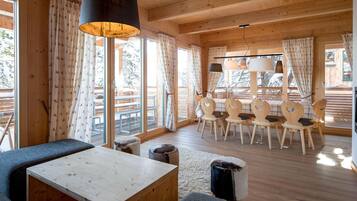 Chalet | Dining