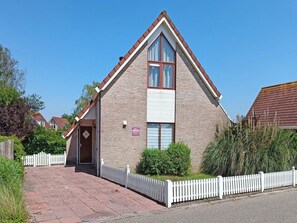 House | Exterior - Bungalow in Breskens Near Lighthouse & Beach (Breskens)