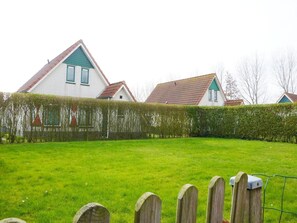 House | Garden - Holiday Home Breskens Near Scenic Beaches (Breskens)