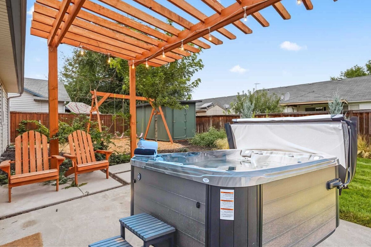 Stunning 3BR Home - Backyard HOT TUB Oasis - Home Gym