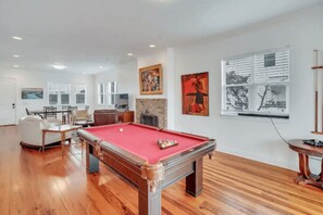 Games room - Bright & Spacious 5-Bedroom Oasis (Tybee Island)