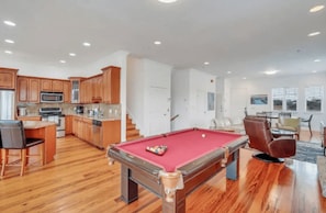Games room - Bright & Spacious 5-Bedroom Oasis (Tybee Island)