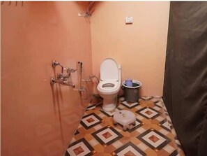 Free toiletries, towels, soap, toilet paper