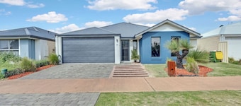 Cooinda Happy Place — 3BR Home with Pool