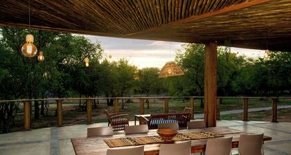 Kubu Bush Lodge