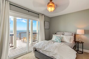 5 室のベッドルーム、デスク、アイロン / アイロン台、旅行用ベビーベッド