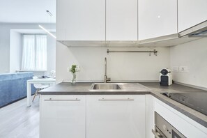 Refrigerador, microondas, parrilla de estufa y lavavajillas 