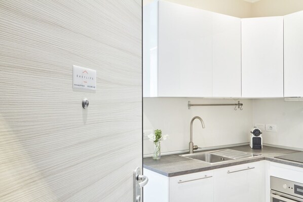 Refrigerador, microondas, parrilla de estufa y lavavajillas 