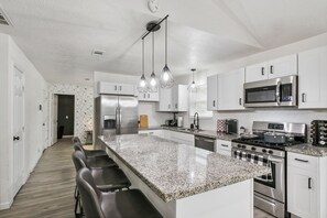 冰箱、微波炉、烤箱、炉灶