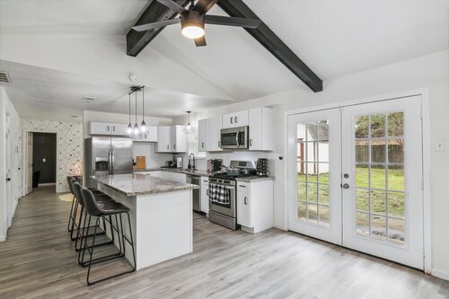 Modern Luxury with Cozy Vibes