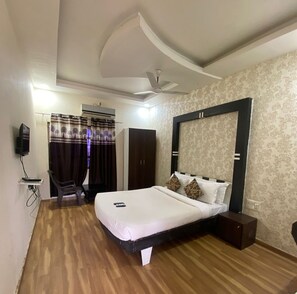 Deluxe Double Room, Garden View | Premium bedding, down comforters, pillowtop beds, soundproofing