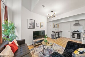 Apartment | Living area - Spacious City Apartment in Birmingham (Birmingham)