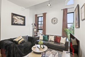 Living area - Spacious City Apartment in Birmingham (Birmingham)
