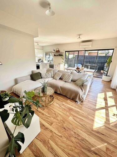 Melbourne home, close to Airport & Train Station