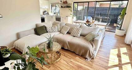 Melbourne home, close to Airport & Train Station