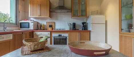 Fridge, microwave, dishwasher, high chair