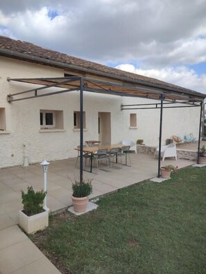 Outdoor dining - Les Coteaux - Riolas (Riolas)