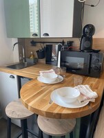 Economy Studio | Private kitchen | Mini-fridge, microwave, stovetop, espresso maker