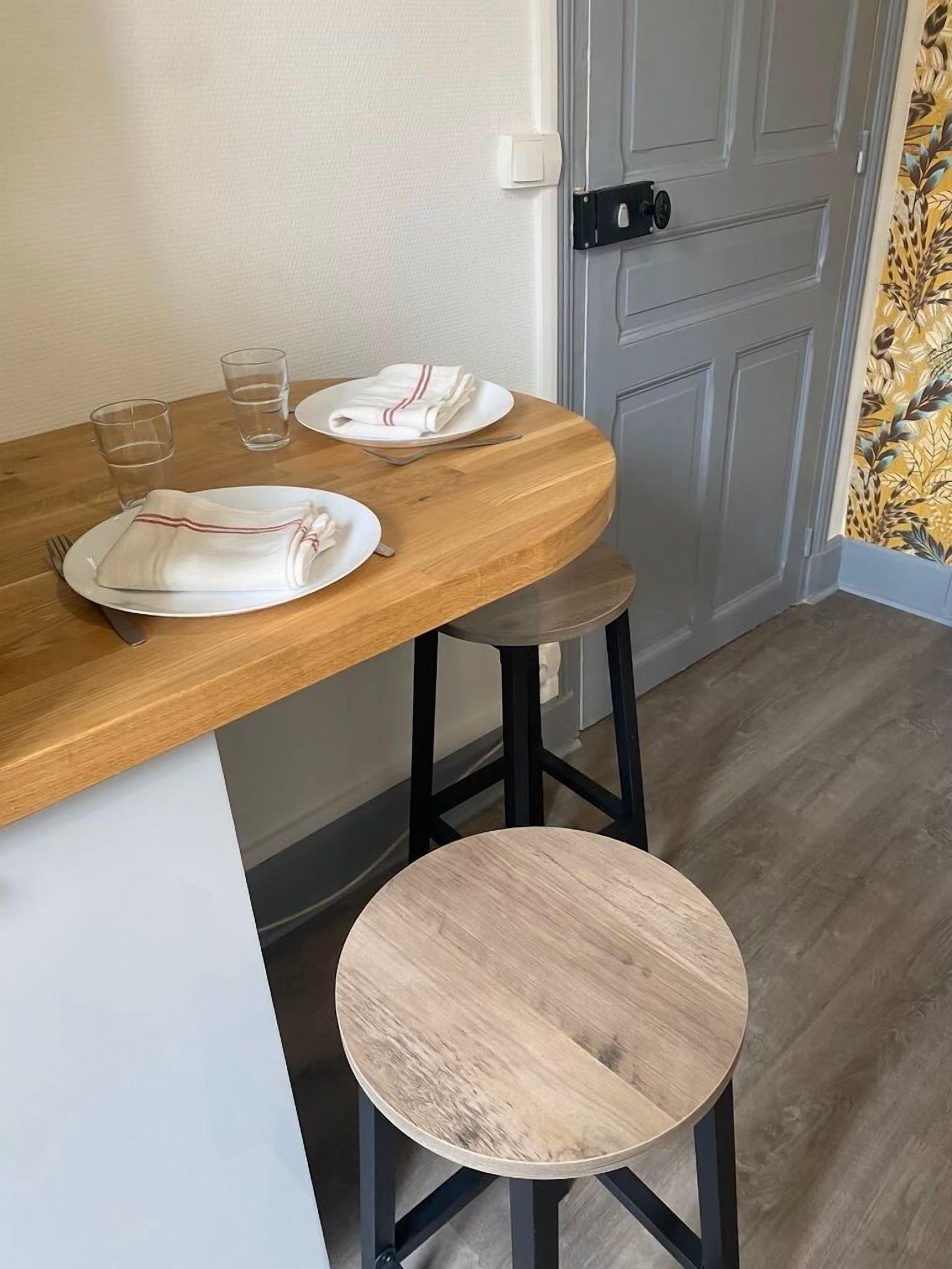 Studio Confort | Cuisine privée | Mini réfrigérateur, micro-ondes, plaque de cuisson, machine à expresso