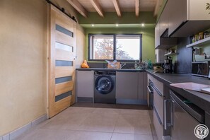 Fridge, dishwasher, high chair - La Joline, bioclimatic house (Montastruc-de-Salies)