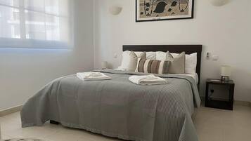 Apartment | 2 bedrooms, iron/ironing board, bed sheets