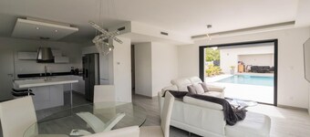 La Villa - Swimming pool and Jacuzzi