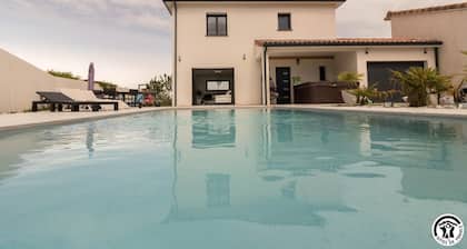 La Villa - Piscine et Jacuzzi