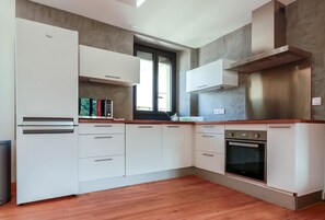 Fridge, microwave, dishwasher, high chair