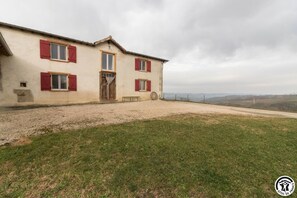 Exterior - Le Gîte de la Bergerie (Montbernard)