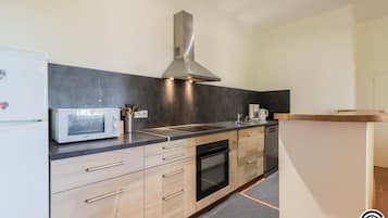 Fridge, microwave, dishwasher, high chair