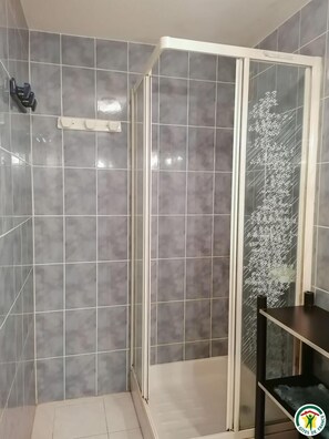 Shower - Arriehouat - Garin - Gîte (Garin)