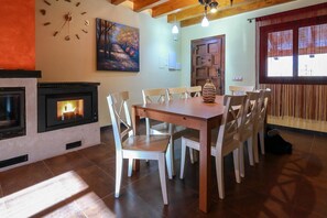 Dining - Le Balestan - SAINT-BEAT-LEZ (SAINT-BEAT-LEZ)